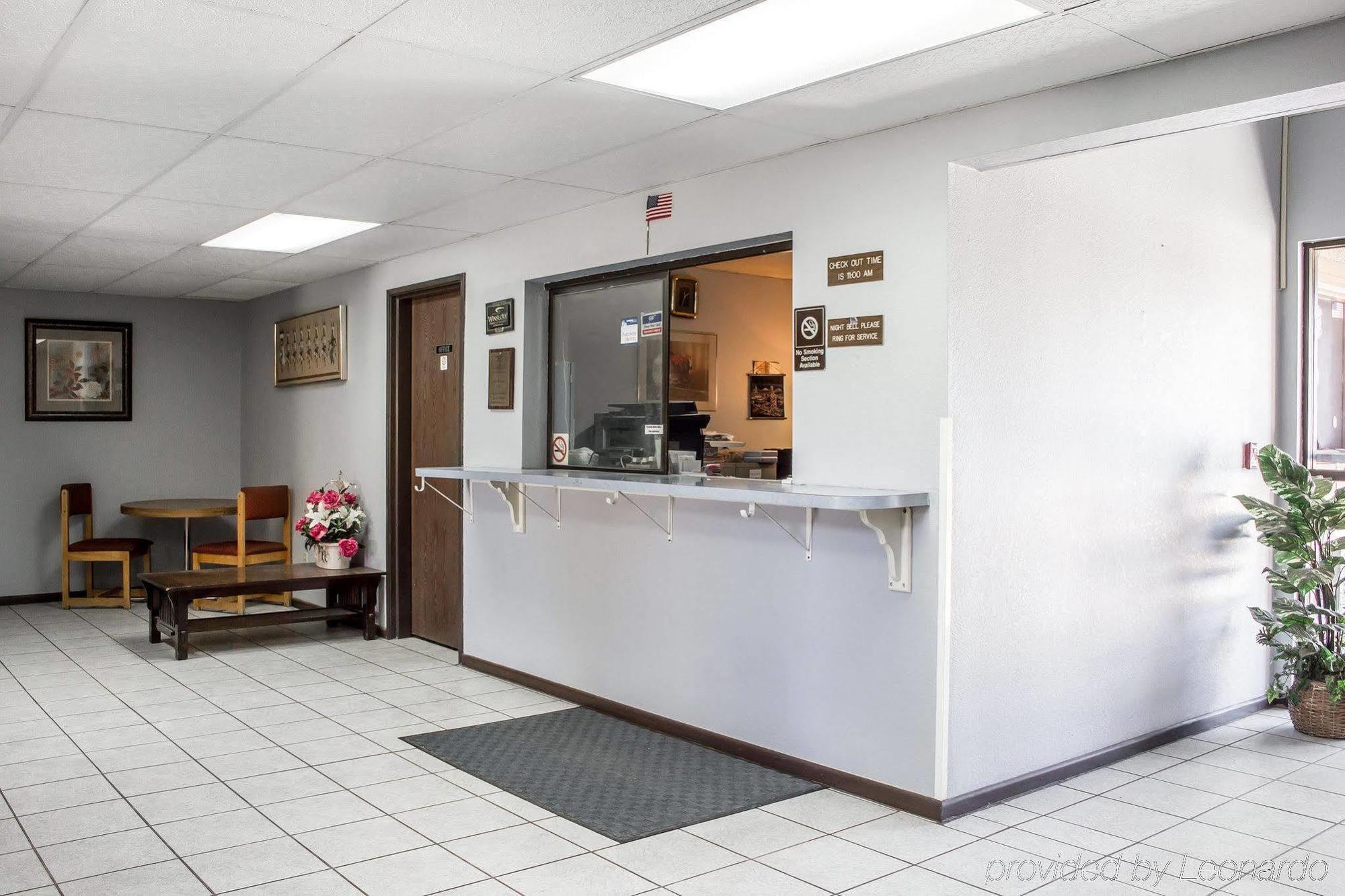 Rodeway Inn Winslow I-40 Exterior photo